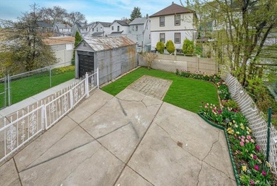 Legal one dwelling detached home in the Bronx featuring 3 - photo 28