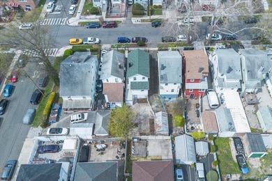 Legal one dwelling detached home in the Bronx featuring 3 - photo 33