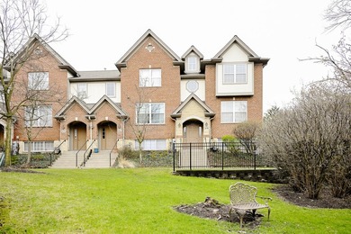 (private lake, pond, creek) Townhome/Townhouse For Sale in Mount Prospect Illinois