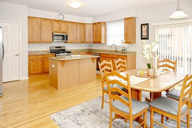 Light-filled and beautifully maintained, this move-in-ready - photo 3