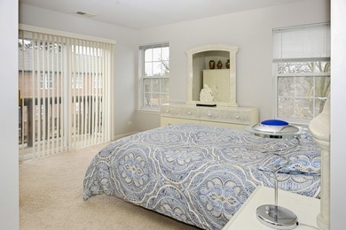 Light-filled and beautifully maintained, this move-in-ready - photo 7