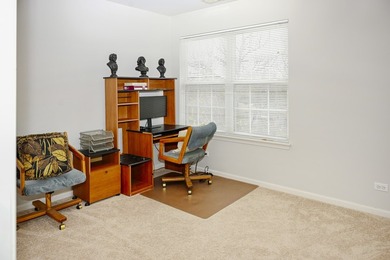 Light-filled and beautifully maintained, this move-in-ready - photo 10