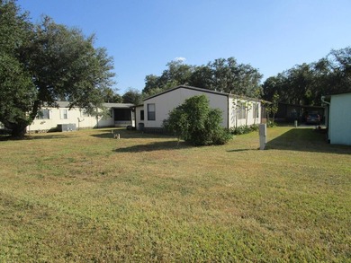This lovely 2 bedroom 2 bath home has had many updates in the - photo 4