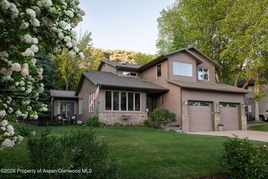Views, Space & No HOA This Glenwood Springs home checks a lot of - photo 1