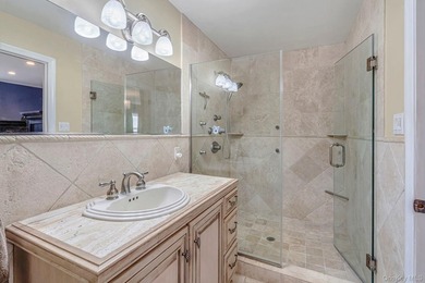 Feel like you're on vacation every day in this private Mastic - photo 14
