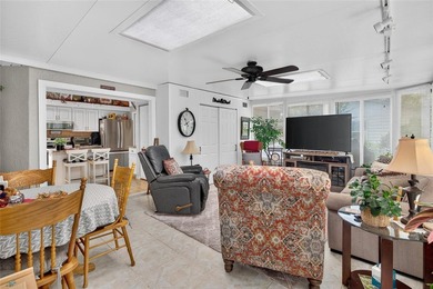 Under contract-accepting backup offers. Welcome to this - photo 17