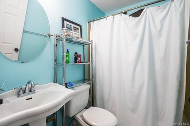 This in-line ranch has three bedrooms and one bathroom. The big - photo 6