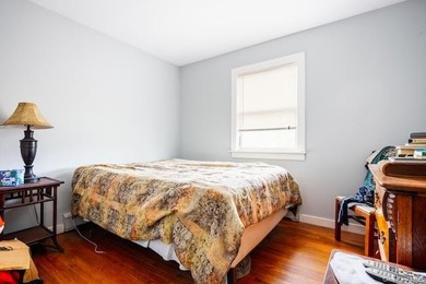 This in-line ranch has three bedrooms and one bathroom. The big - photo 8