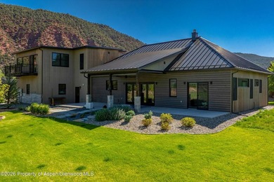 This beautiful, near new, 3,206 square foot home sits on a - photo 3