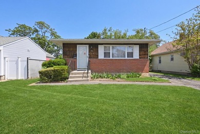 3-bedroom ranch offering 2 full bathrooms, a full finished - photo 1