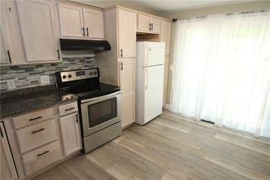 Easy First-Floor Living in Webster! Looking for first-floor - photo 4