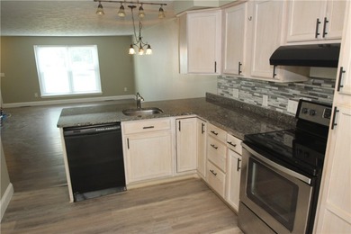 Easy First-Floor Living in Webster! Looking for first-floor - photo 5