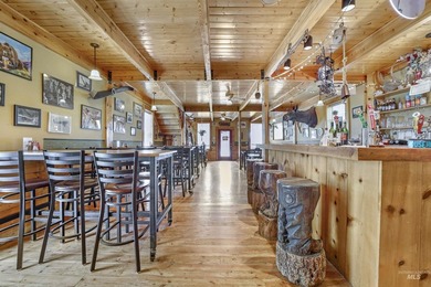 The Bear Bottom Inn is a fully equipped restaurant bar with - photo 10
