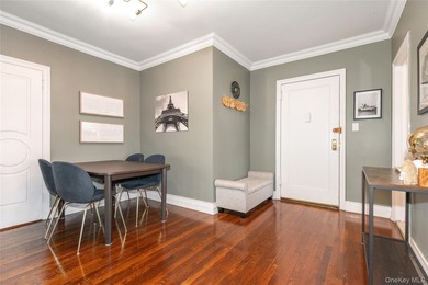 Welcome to this elegant, move in ready, 2-bedroom, 1-bathroom - photo 3