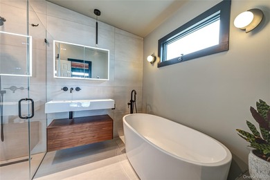 Welcome to 94 Savannah Walk, an exclusive waterfront retreat - photo 11