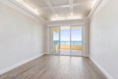 Gorgeous 3 bed/2 bath penthouse in the sought-after Sandcastle - photo 18