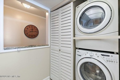 Gorgeous 3 bed/2 bath penthouse in the sought-after Sandcastle - photo 28