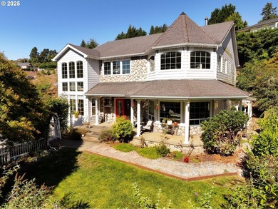 Magnificent custom home located right in town, thoughtfully - photo 1