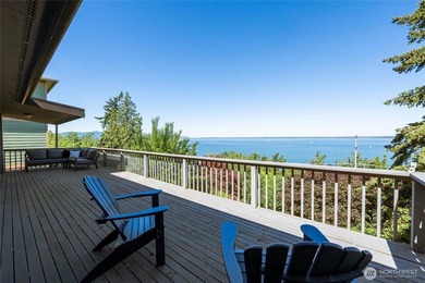 Perched on a quiet South Hill lane, this timeless Mid-Century - photo 4