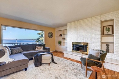 Perched on a quiet South Hill lane, this timeless Mid-Century - photo 6