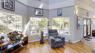Magnificent custom home located right in town, thoughtfully - photo 7