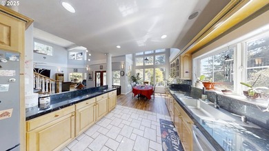 Magnificent custom home located right in town, thoughtfully - photo 8