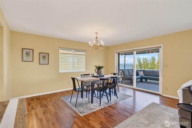 Perched on a quiet South Hill lane, this timeless Mid-Century - photo 9