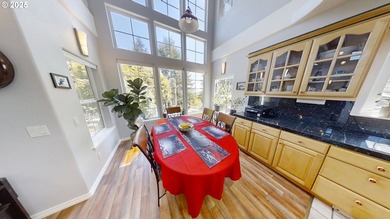 Magnificent custom home located right in town, thoughtfully - photo 10