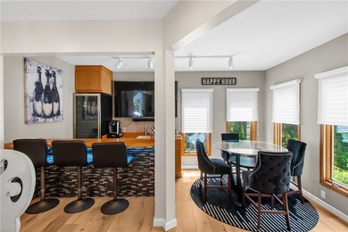 Welcome to 25 Country Wood Landing, where luxury, craftsmanship - photo 14