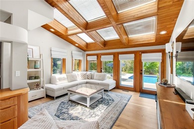 Welcome to 25 Country Wood Landing, where luxury, craftsmanship - photo 16