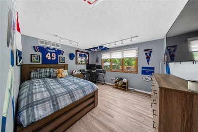 Welcome to 25 Country Wood Landing, where luxury, craftsmanship - photo 22
