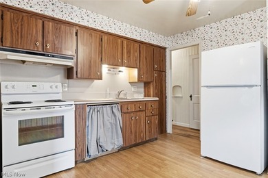 A unique opportunity to transform this lovely 3-bedroom Euclid - photo 6