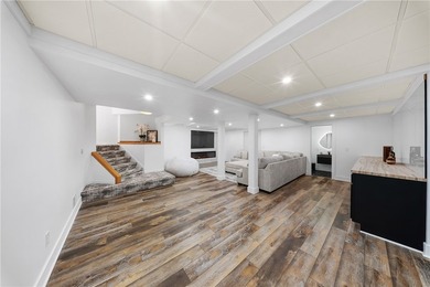 Welcome to 25 Country Wood Landing, where luxury, craftsmanship - photo 33