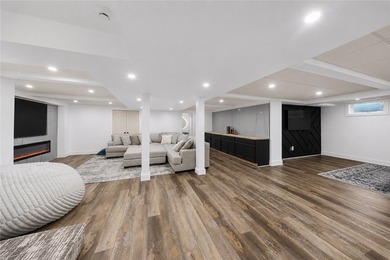 Welcome to 25 Country Wood Landing, where luxury, craftsmanship - photo 34