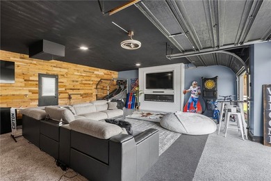 Welcome to 25 Country Wood Landing, where luxury, craftsmanship - photo 38