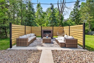 Welcome to 25 Country Wood Landing, where luxury, craftsmanship - photo 42