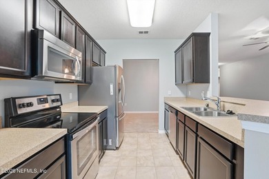Brand NEW Carpet throughout!! This Wonderful 2 Bedroom PLUS - photo 15