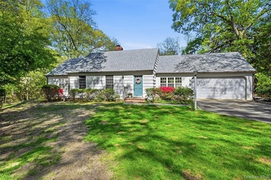 Location!! Location!! Large 5 bedroom Farm Ranch on private - photo 1