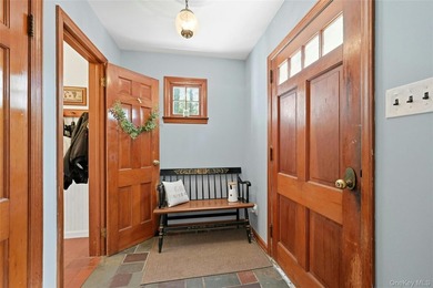Location!! Location!! Large 5 bedroom Farm Ranch on private - photo 3