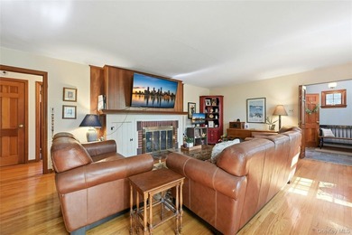 Location!! Location!! Large 5 bedroom Farm Ranch on private - photo 4