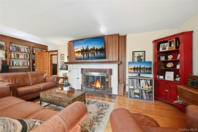 Location!! Location!! Large 5 bedroom Farm Ranch on private - photo 6