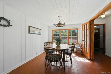 Location!! Location!! Large 5 bedroom Farm Ranch on private - photo 8