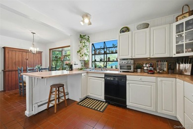 Location!! Location!! Large 5 bedroom Farm Ranch on private - photo 9
