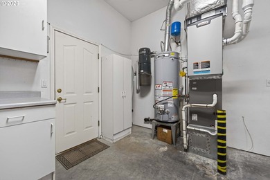 Quality Built Custom one-level home that backs to Kelly Creek - photo 32