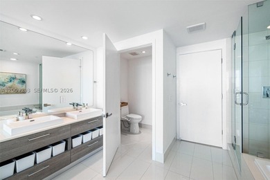 Well maintained 3-bed+den, 3.5-bath corner condo on the 21st - photo 11