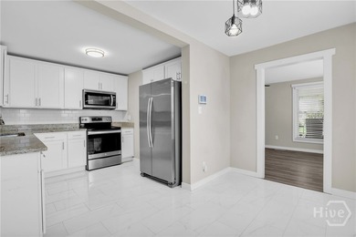 Charming Updated Bungalow with studio apartment on 3 Lots! - photo 14