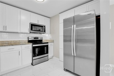 Charming Updated Bungalow with studio apartment on 3 Lots! - photo 15