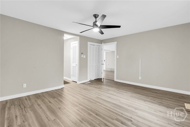 Charming Updated Bungalow with studio apartment on 3 Lots! - photo 24