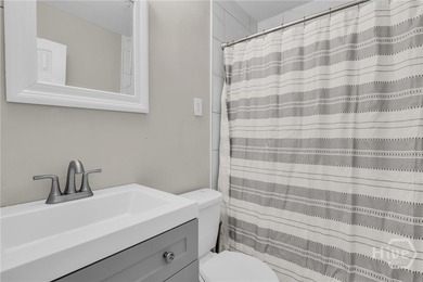 Charming Updated Bungalow with studio apartment on 3 Lots! - photo 25
