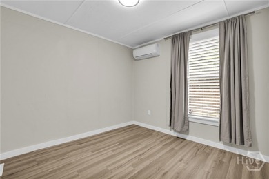 Charming Updated Bungalow with studio apartment on 3 Lots! - photo 31